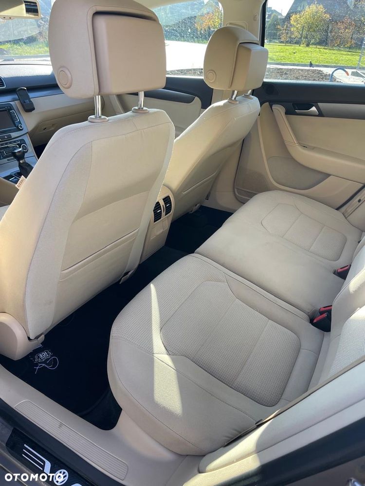 Volkswagen Passat 2.0 TDI Highline - 13