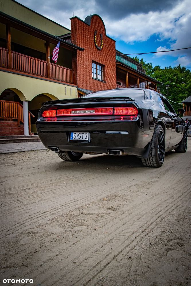 Dodge Challenger - 10