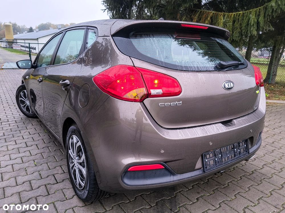 Kia Ceed - 12