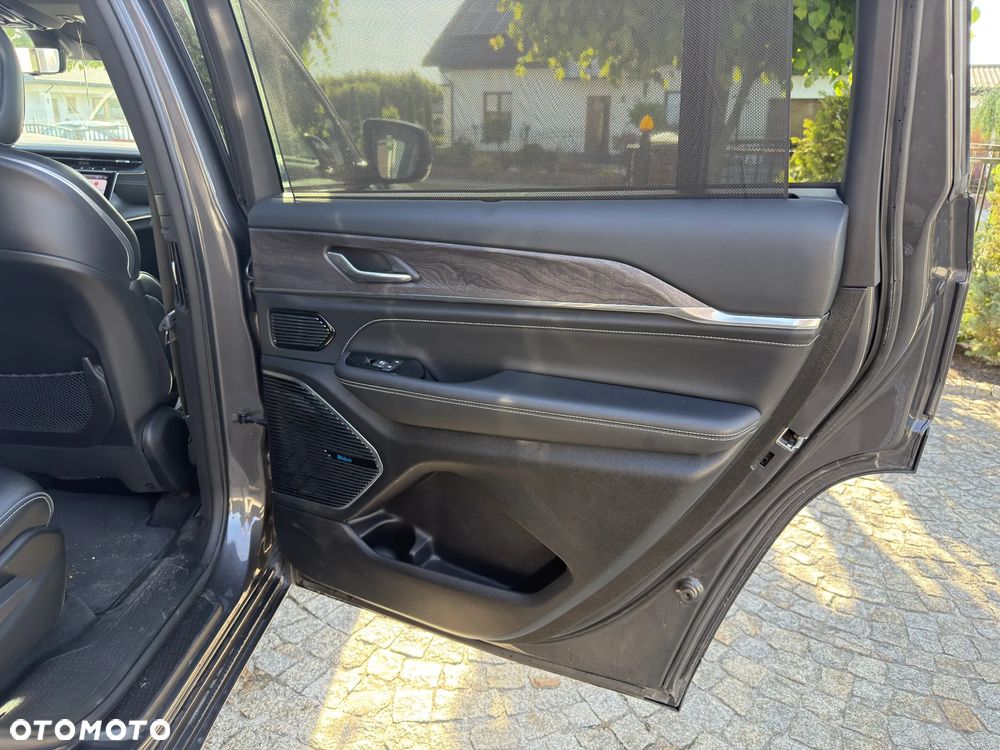 Jeep Grand Cherokee - 21