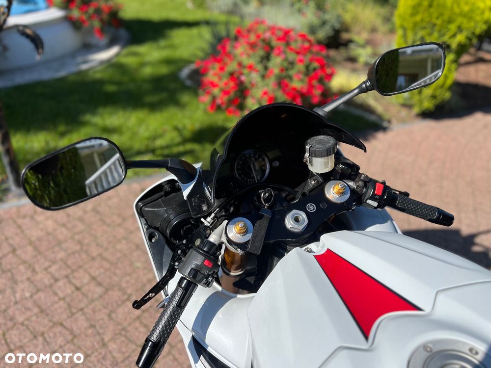 Yamaha R1 - 31