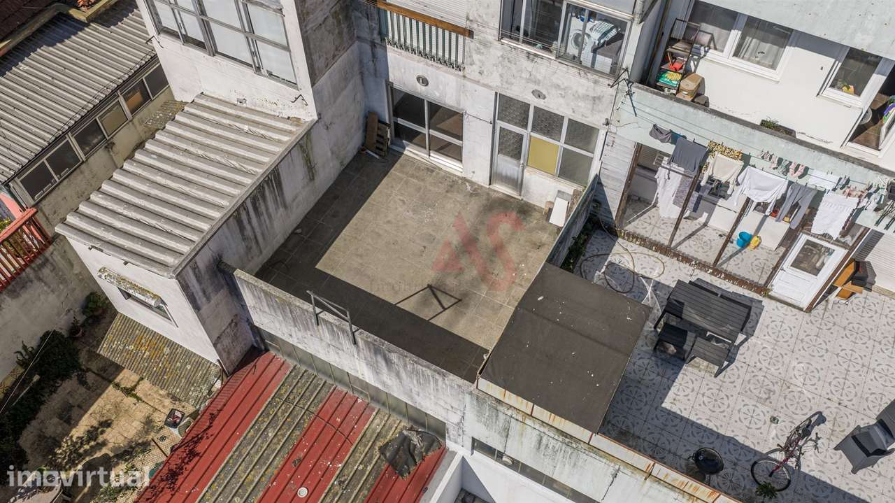 Apartamento T2+1 com Terraço de 30 m2 em Santo Ildefonso, Porto - Grande imagem: 3/22