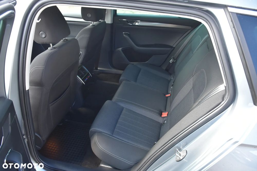 Skoda Superb 2.0 TDI DSG Ambition - 26