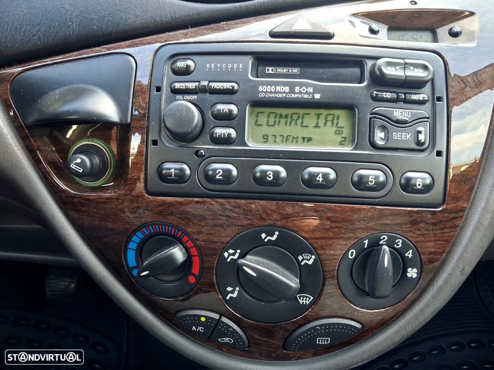 Ford Focus SW 1.6 Ghia - 34