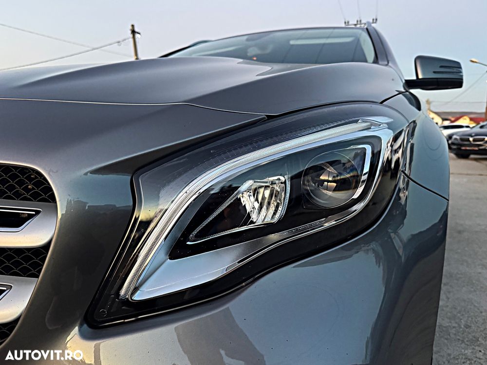 Mercedes-Benz GLA 220 d 4Matic 7G-DCT - 31