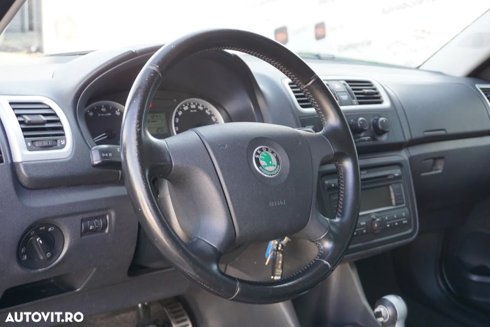 Skoda Roomster 1.6 Comfort Aut - 4