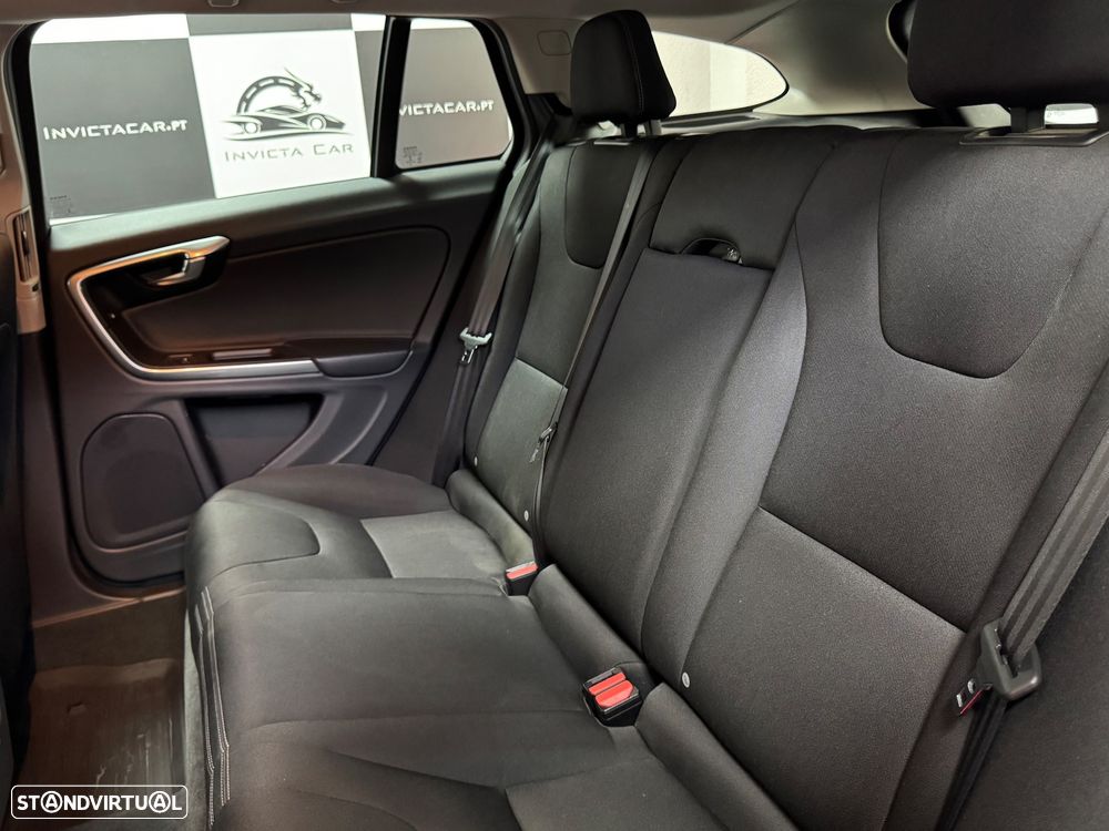Volvo V60 D2 Momentum - 36