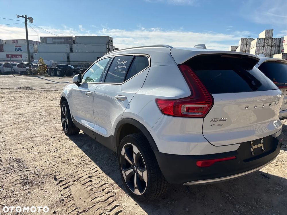 Volvo XC 40 T5 AWD Geartronic Momentum - 1