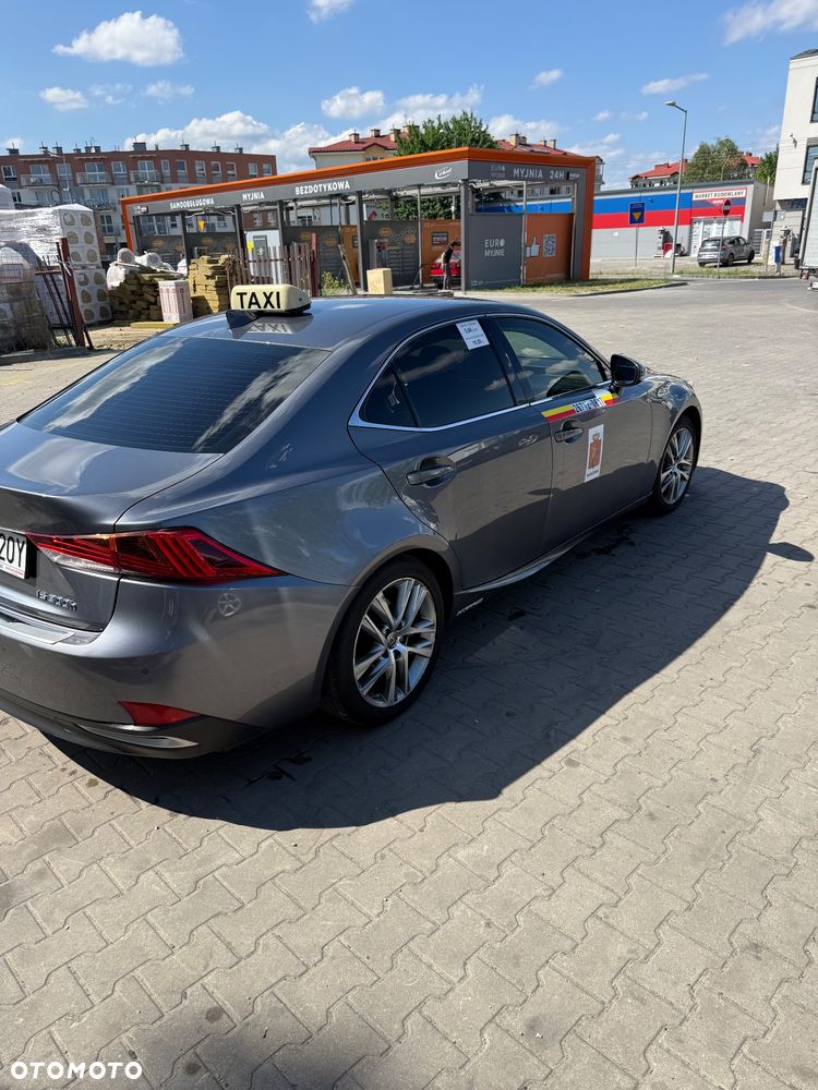 Lexus IS - 7