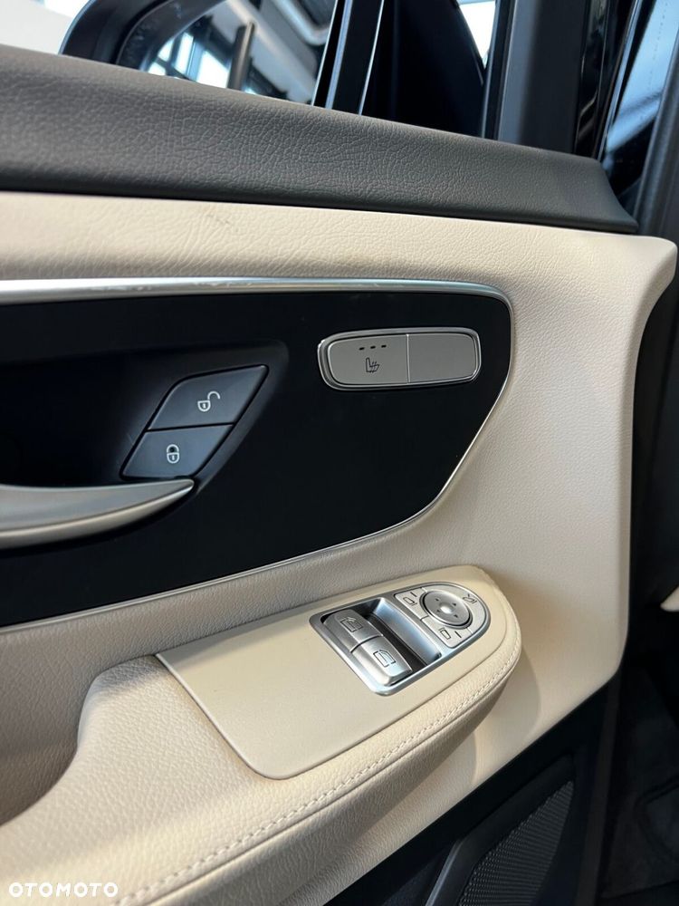 Mercedes-Benz Klasa V - 17