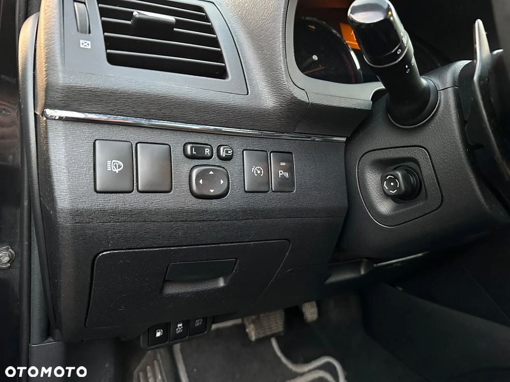 Toyota Avensis - 11