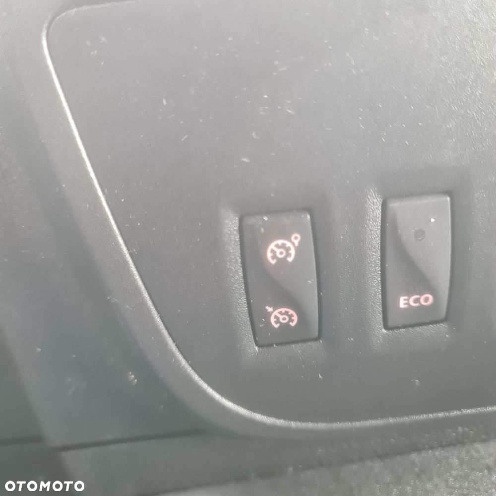 Nissan NV400 - 27
