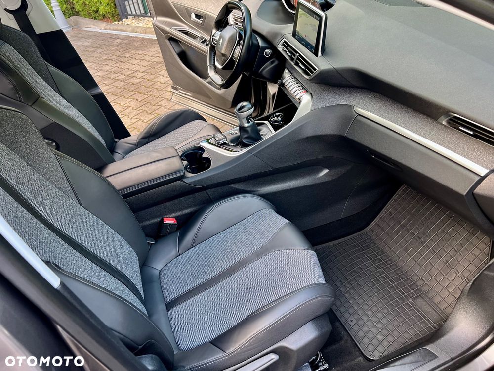 Peugeot 5008 1.5 BlueHDI Allure S&S - 21