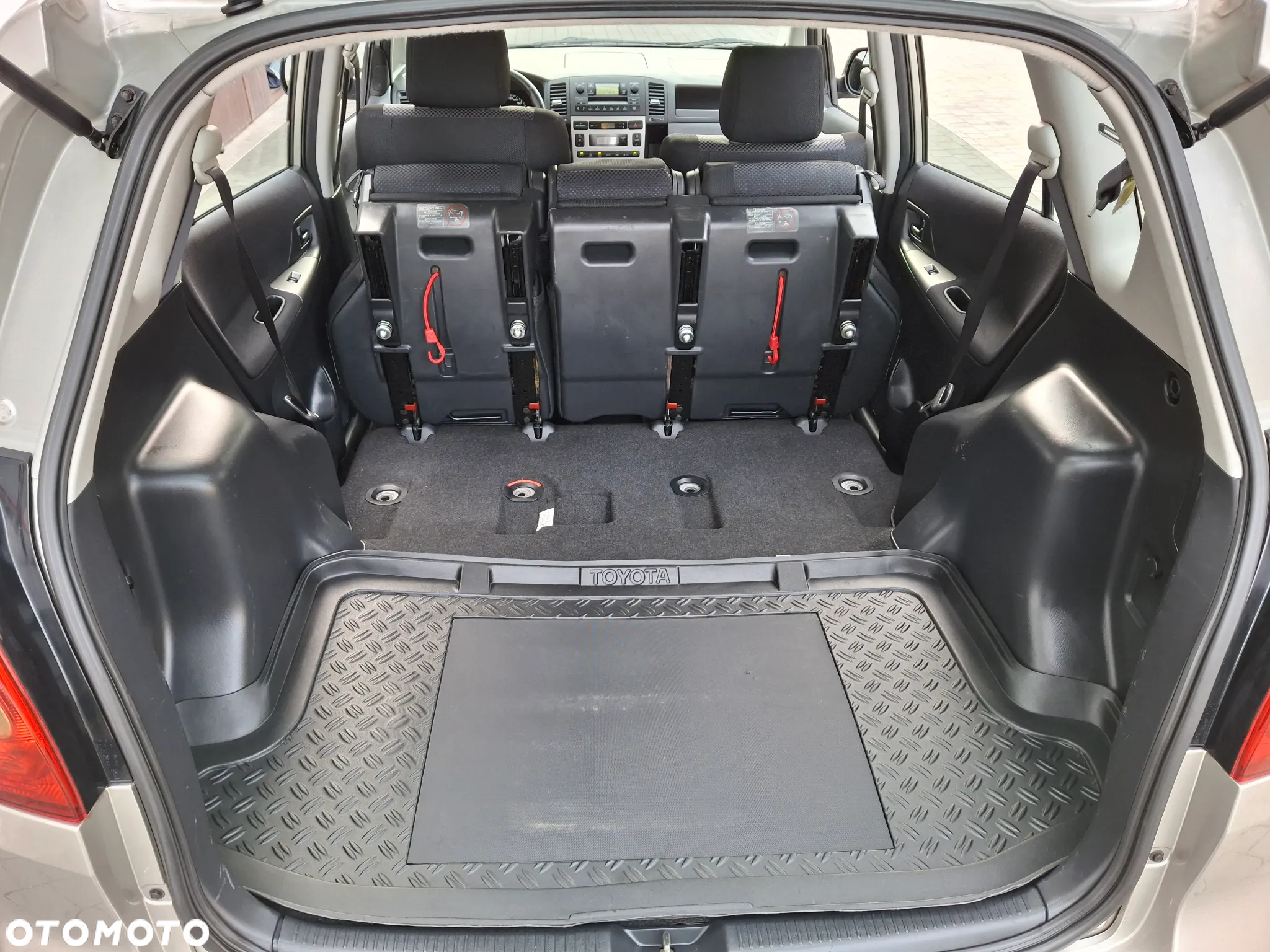 Toyota Corolla Verso 2.0 D-4D Sol - 32