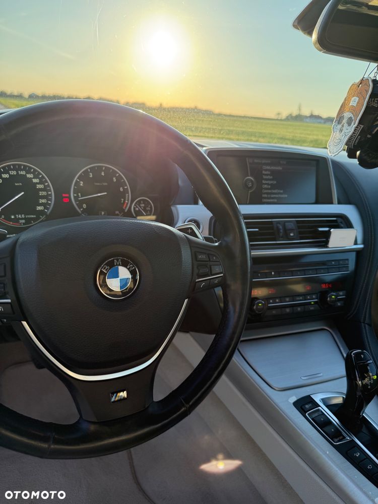 BMW Seria 6 650i - 12