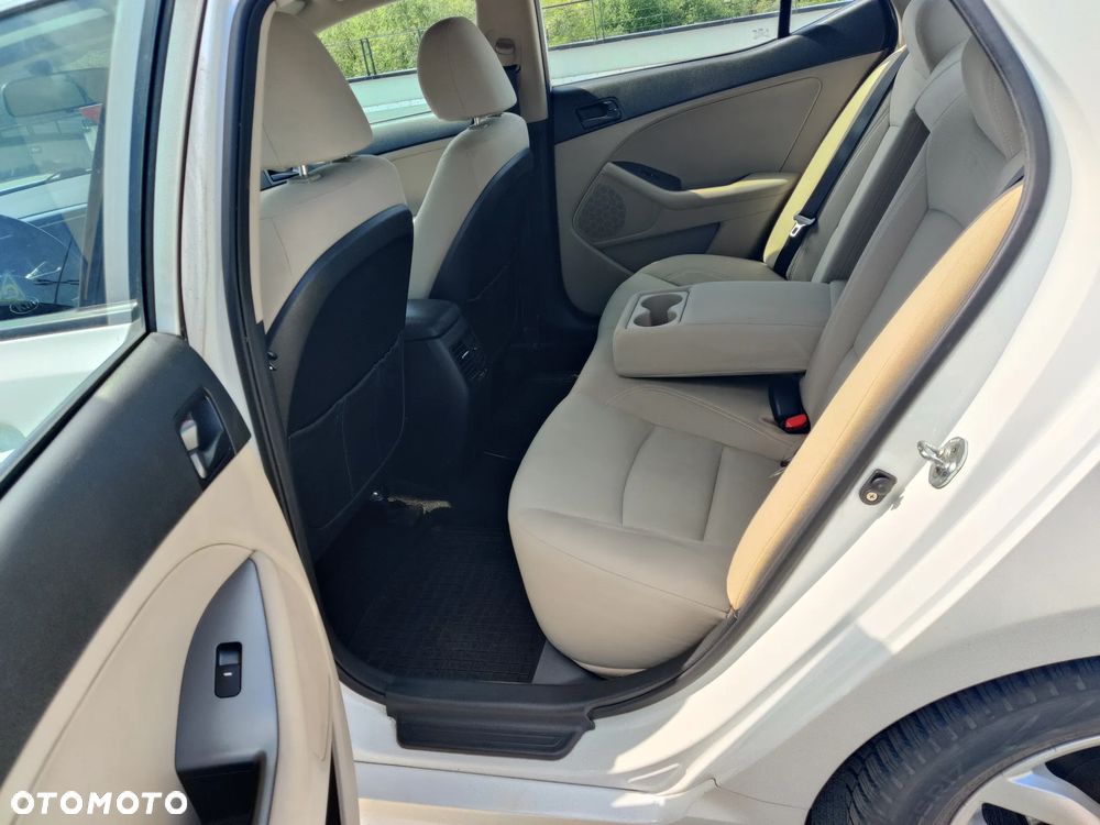 Kia Optima - 23