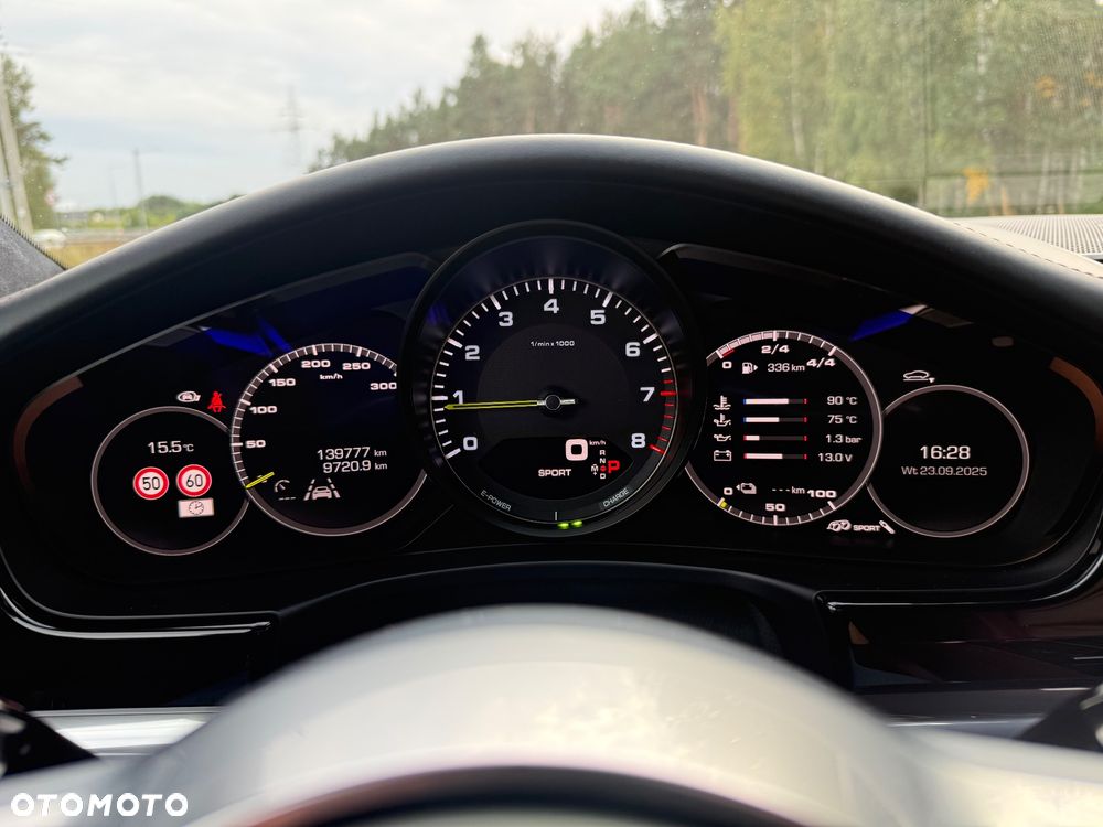 Porsche Panamera 4 E-Hybrid - 9