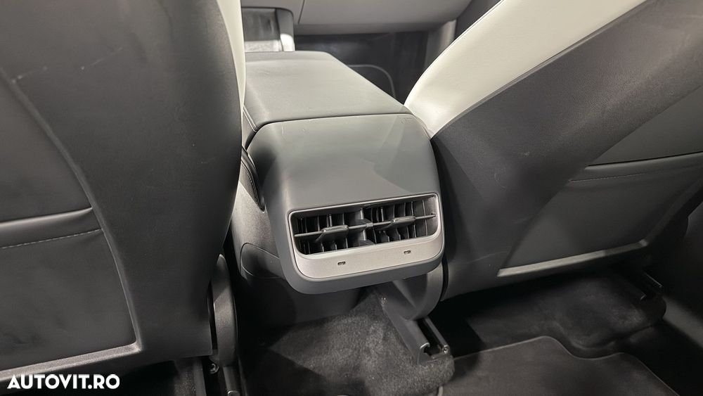 Tesla Model Y Performance Dual Motor AWD - 40