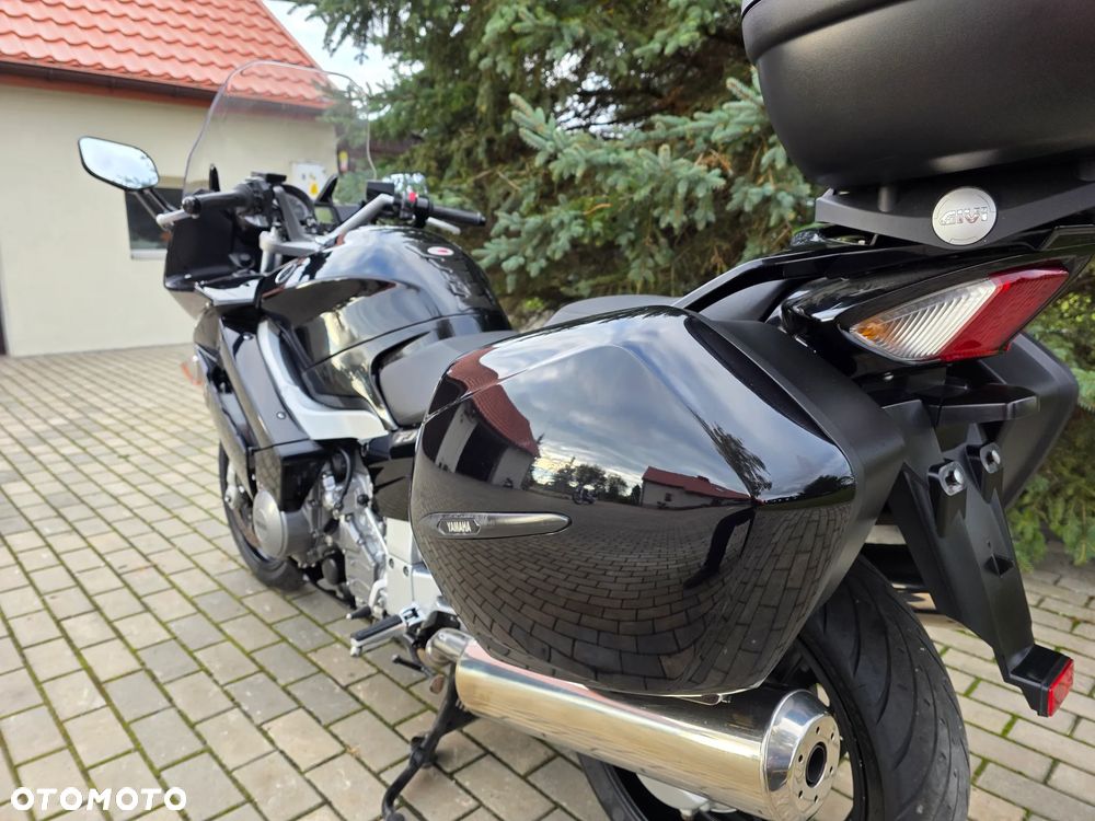 Yamaha FJR - 37