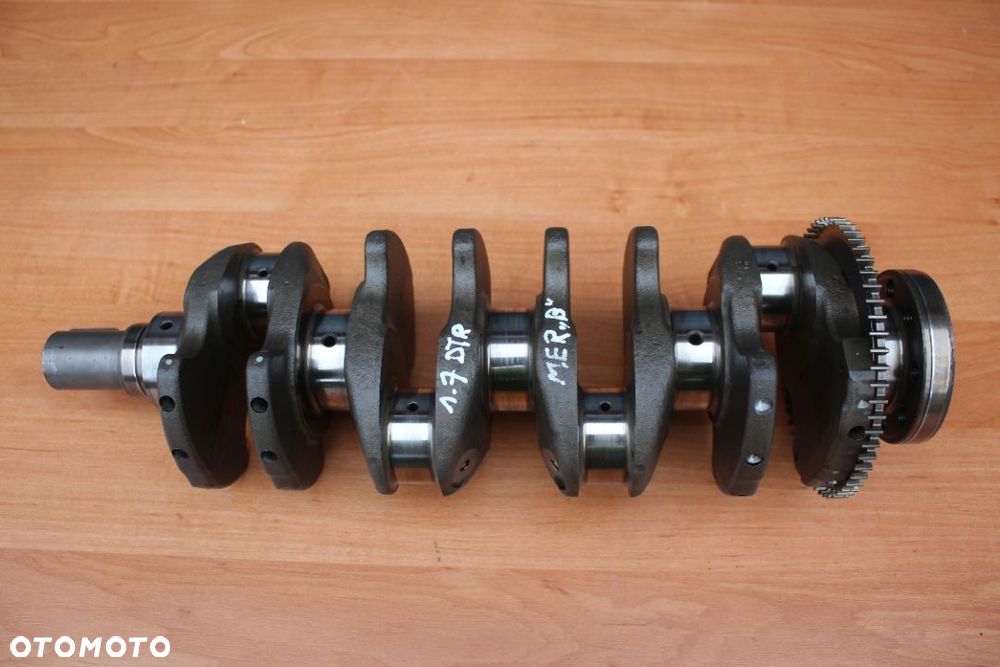 WAŁ KORBOWY MERIVA B 1.7CDTI Z17DTR  55557749
