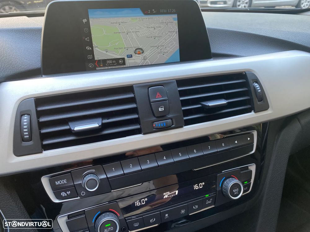 BMW 318 d Touring Ultimate - 28