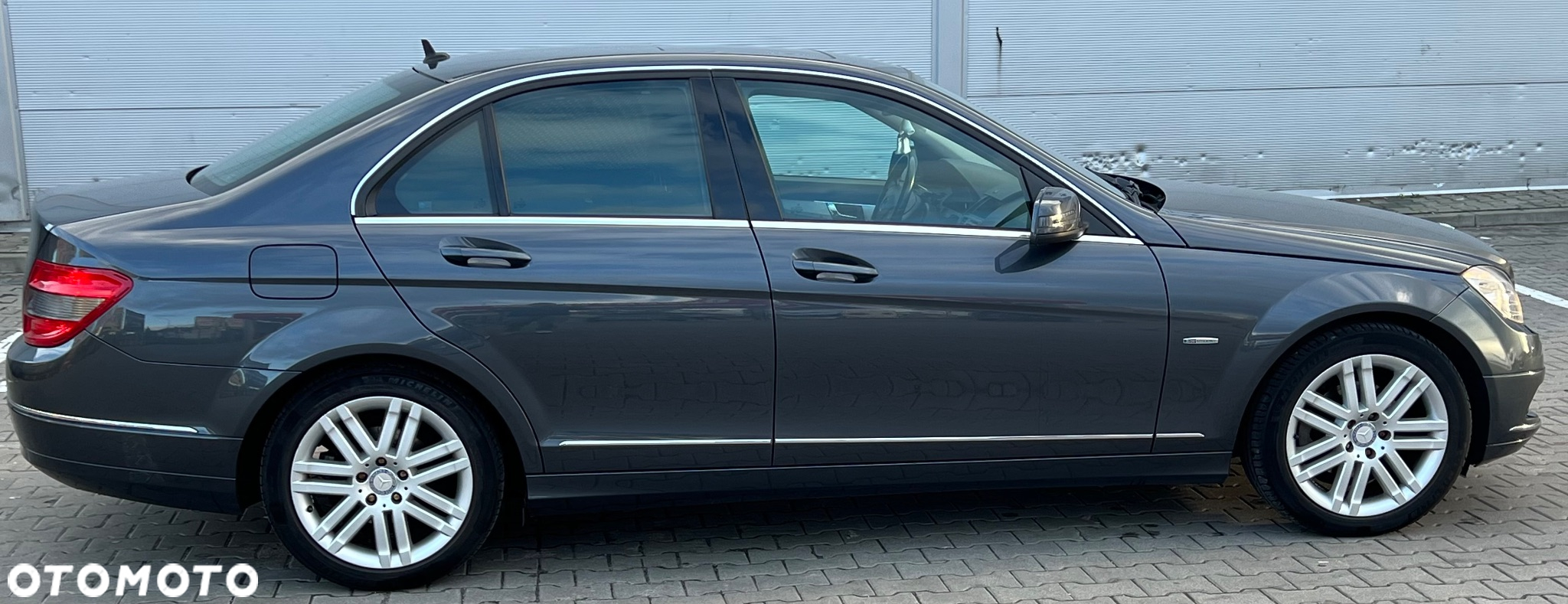 Mercedes-Benz Klasa C 180 CGI Automatik BlueEFFICIENCY Avantgarde - 9