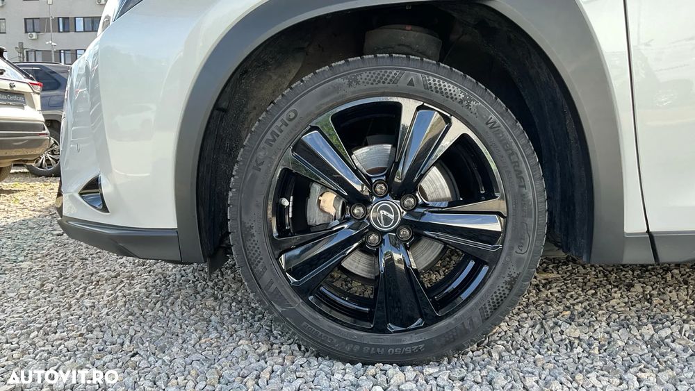 Lexus UX 250h FWD Executive - 12