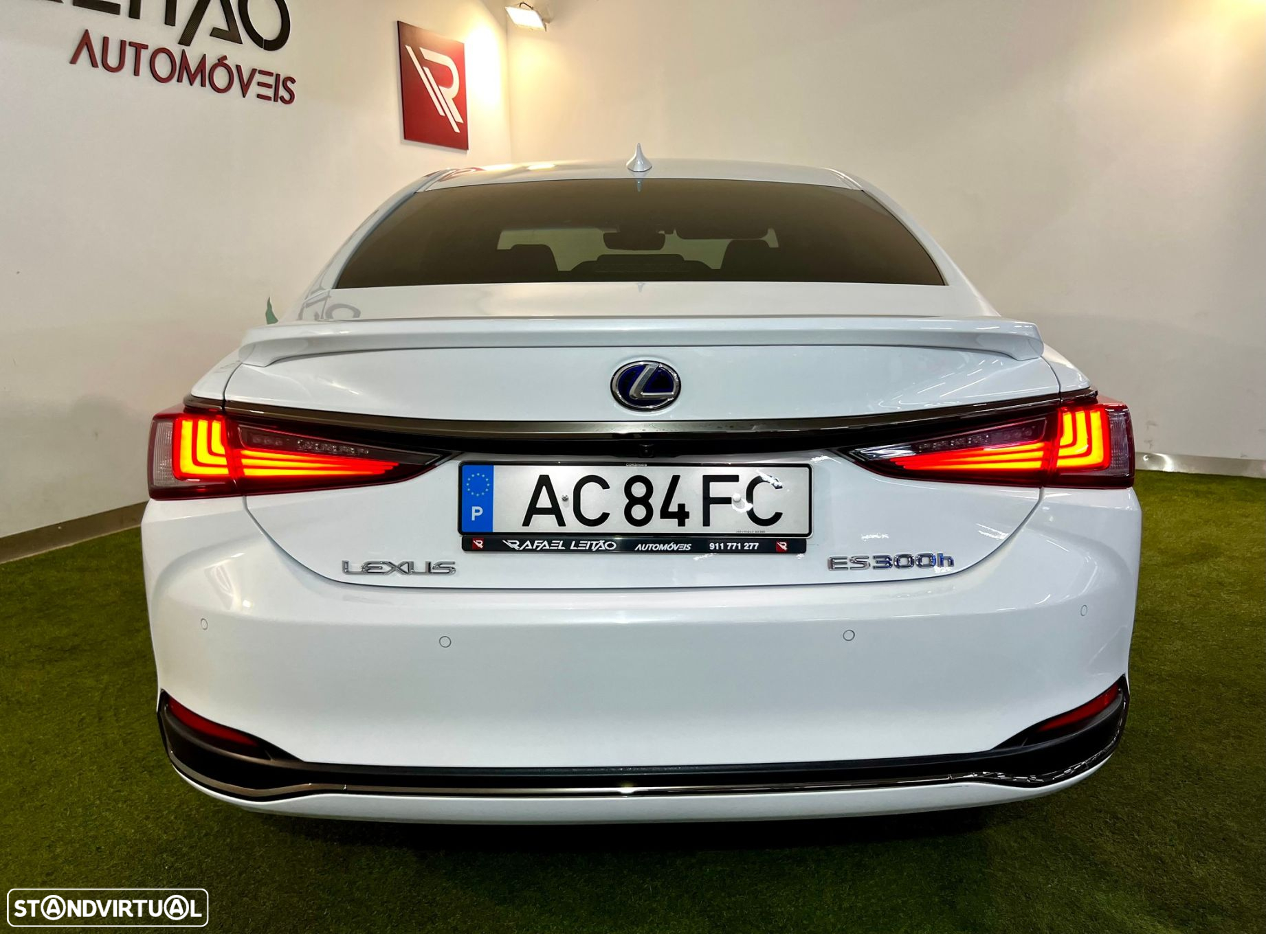 Lexus es-300h F Sport+ - 23