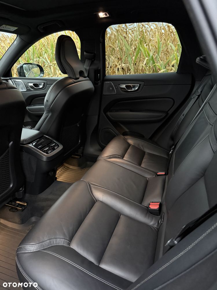 Volvo XC 60 B5 D AWD R-Design - 16