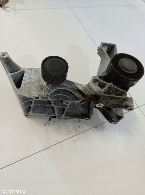BMW 3 E90 E91 ŁAPA WSPORNIK ALTERNATORA 7802639 - 2