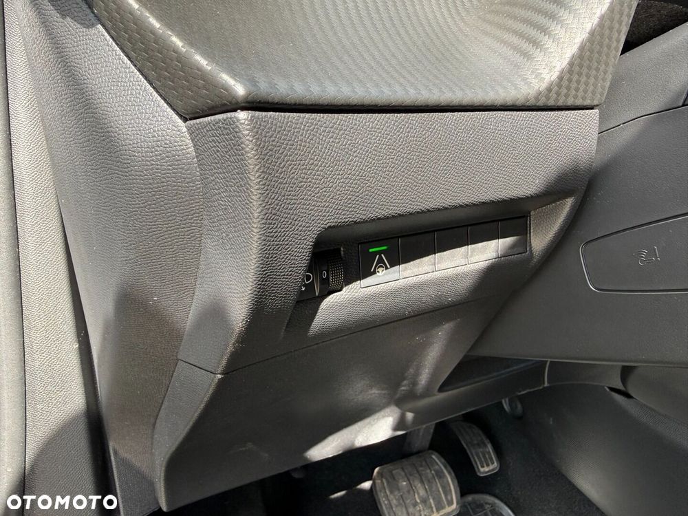 Peugeot 2008 1.2 PureTech Allure S&S EAT8 - 11