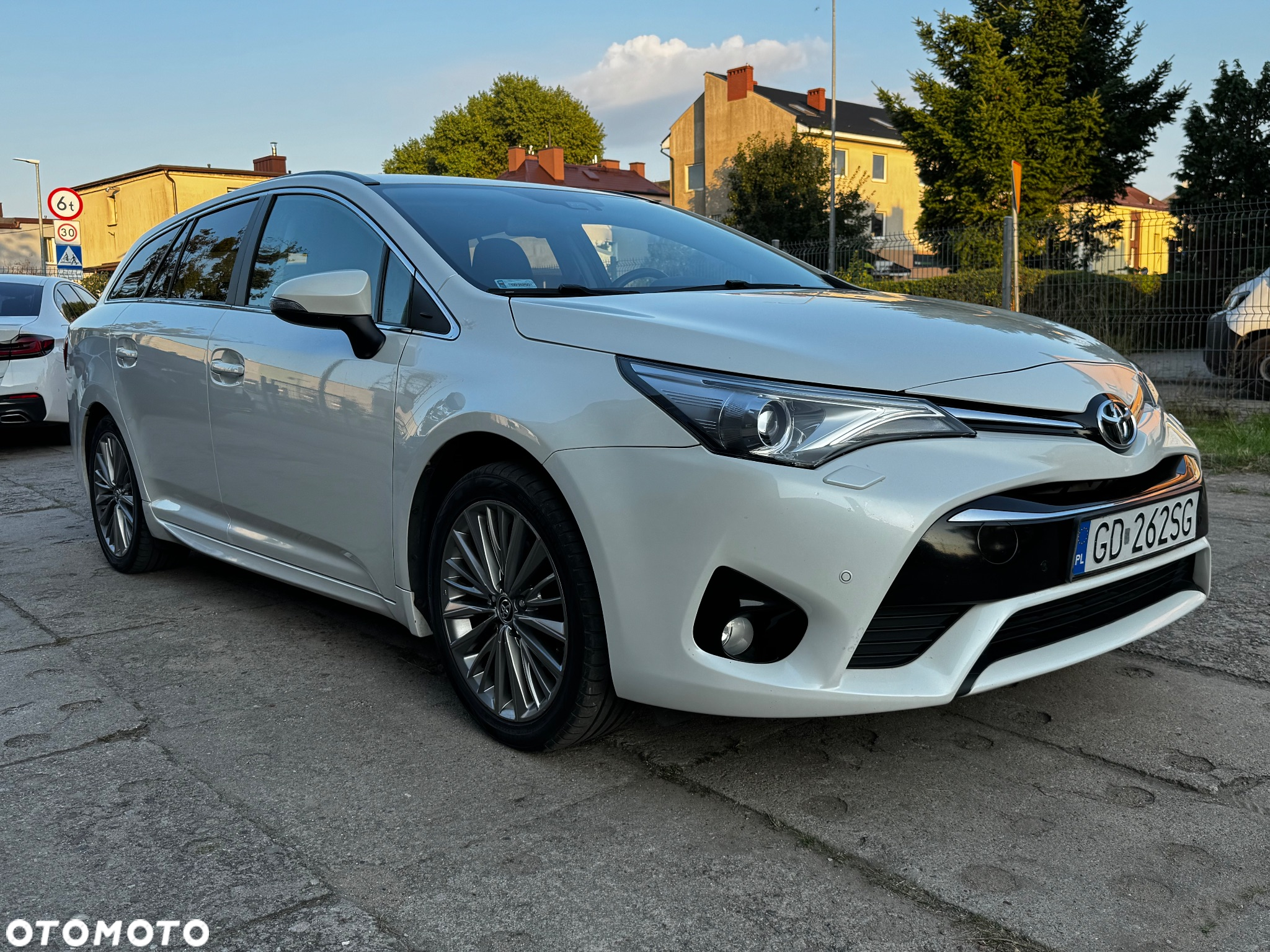 Toyota Avensis 1.8 Prestige MS - 9