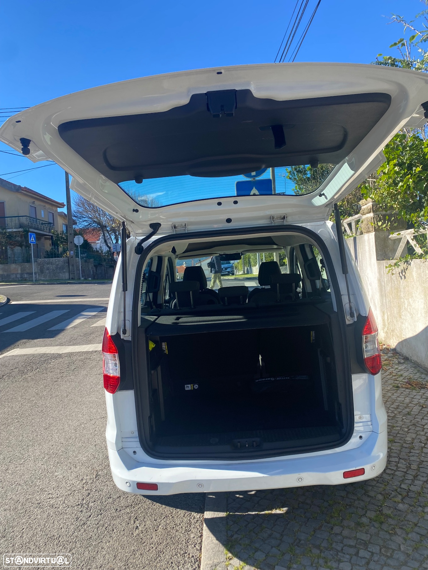 Ford Tourneo Courier 1.5 TDCi Ambiente - 17