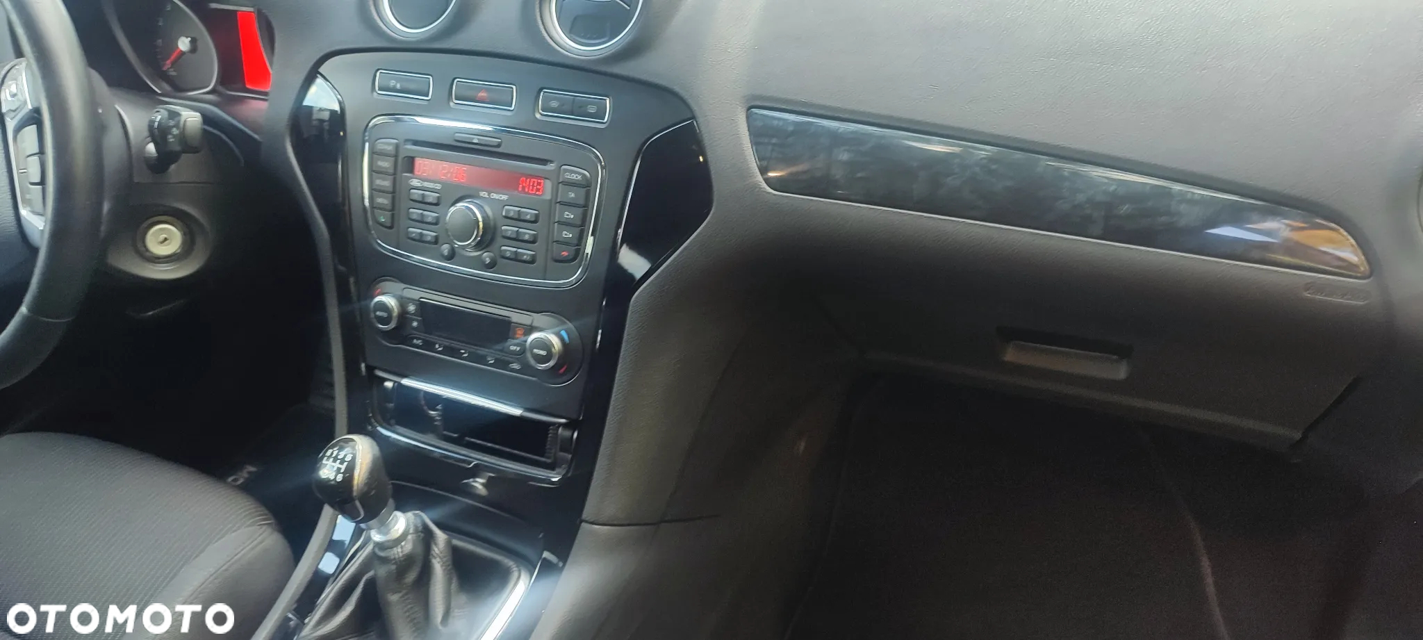 Ford Mondeo 1.6 T Ghia - 11