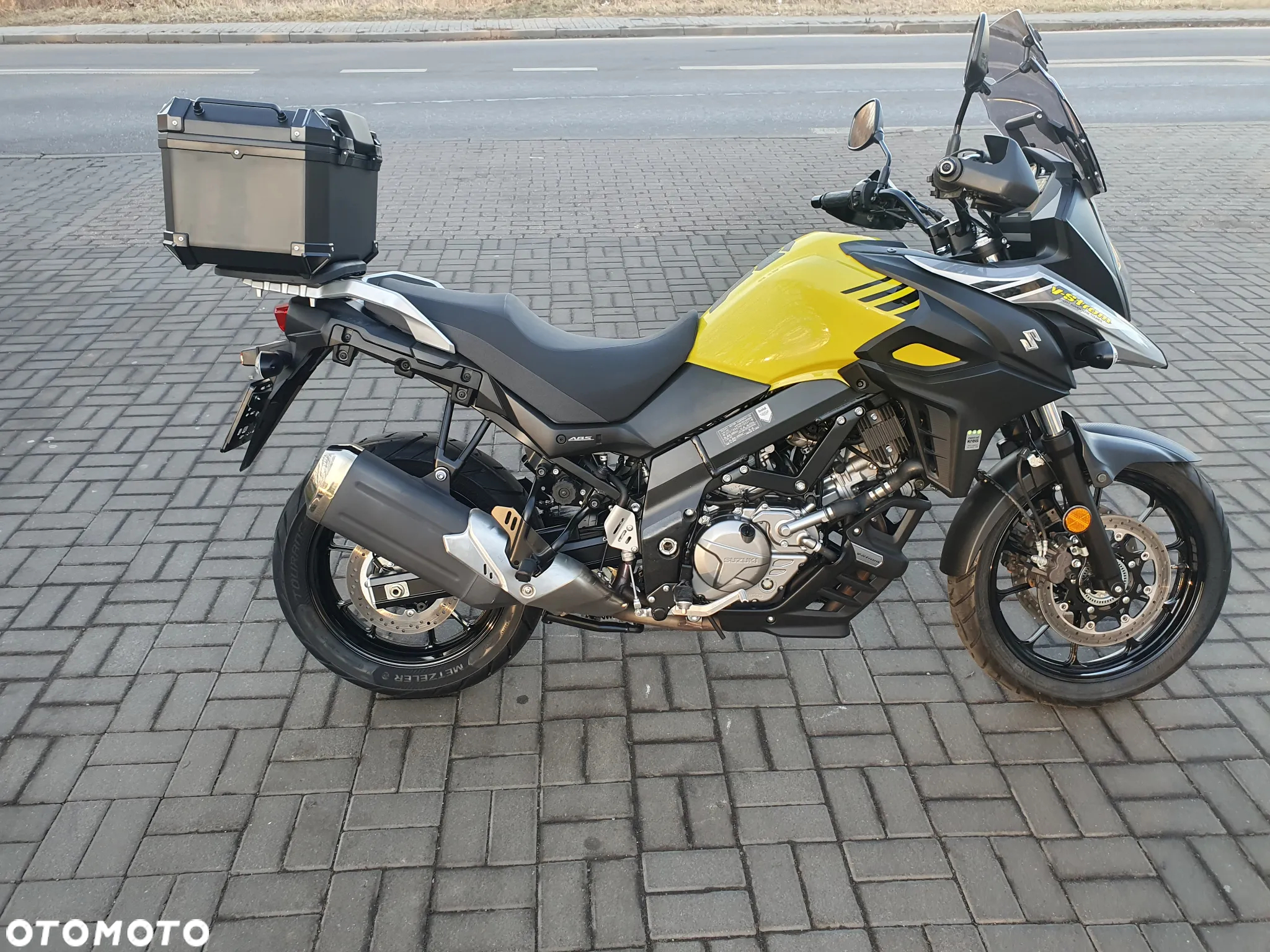 Suzuki V-STROM - 10