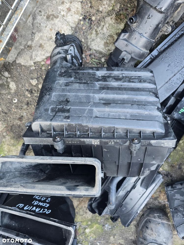 Obudowa filtra powietrza vw 1.6  2.0 tdi  5Q0 129 607 AA - 1