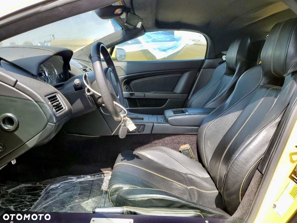 Aston Martin V8 Vantage - 8