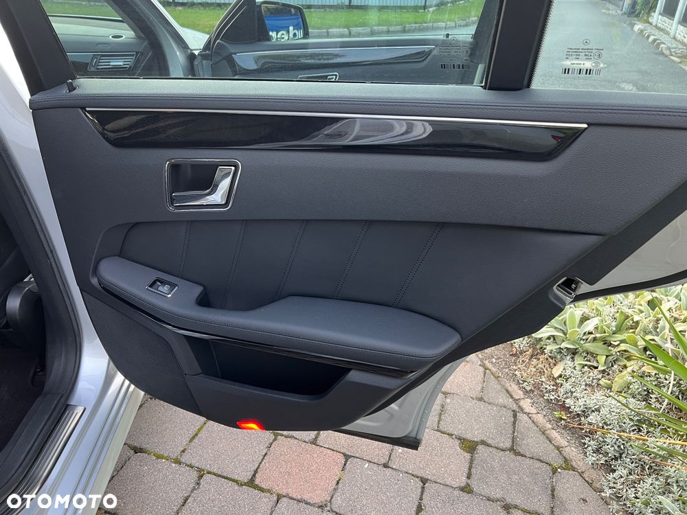Mercedes-Benz Klasa E 250 CDI DPF BlueEFFICIENCY Automatik Avantgarde - 13