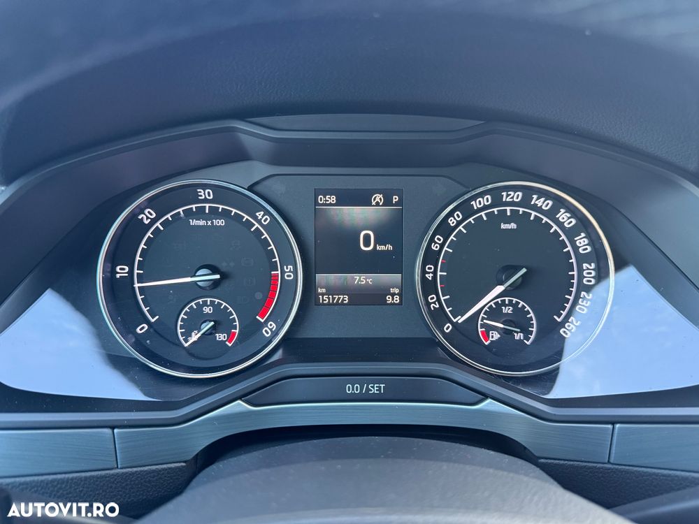 Skoda Superb 2.0 TDI DSG Active - 23