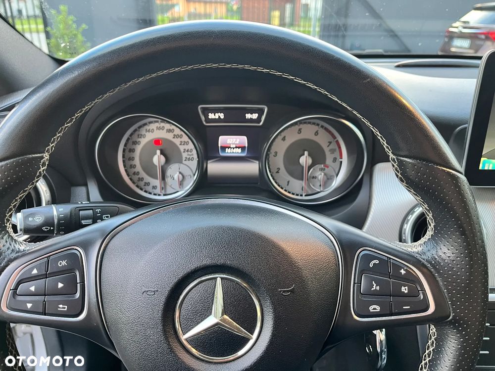 Mercedes-Benz GLA 180 - 21
