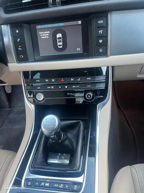Jaguar XF 2.0 D Prestige - 14