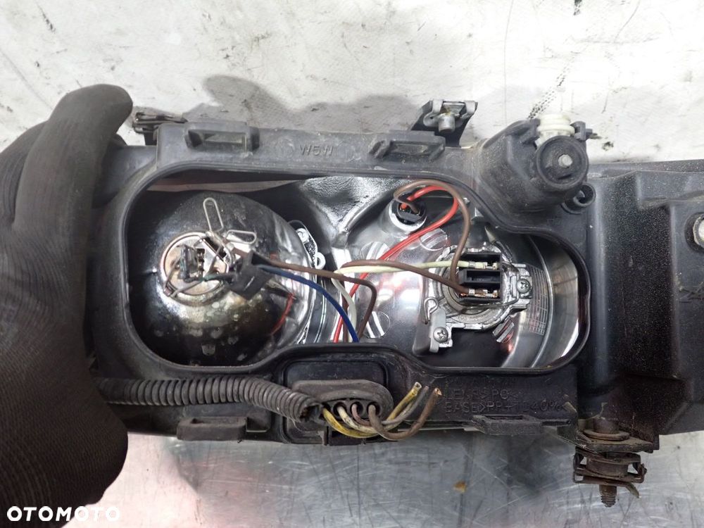 LAMPA PRAWA PRZEDNIA SOCZEWKA AUDI A3 8L - 5