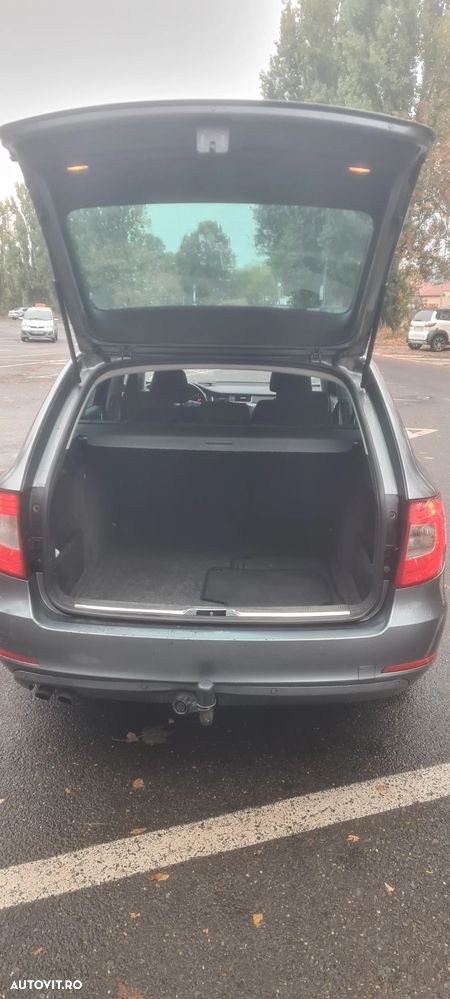 Skoda Superb 2011 photo 4