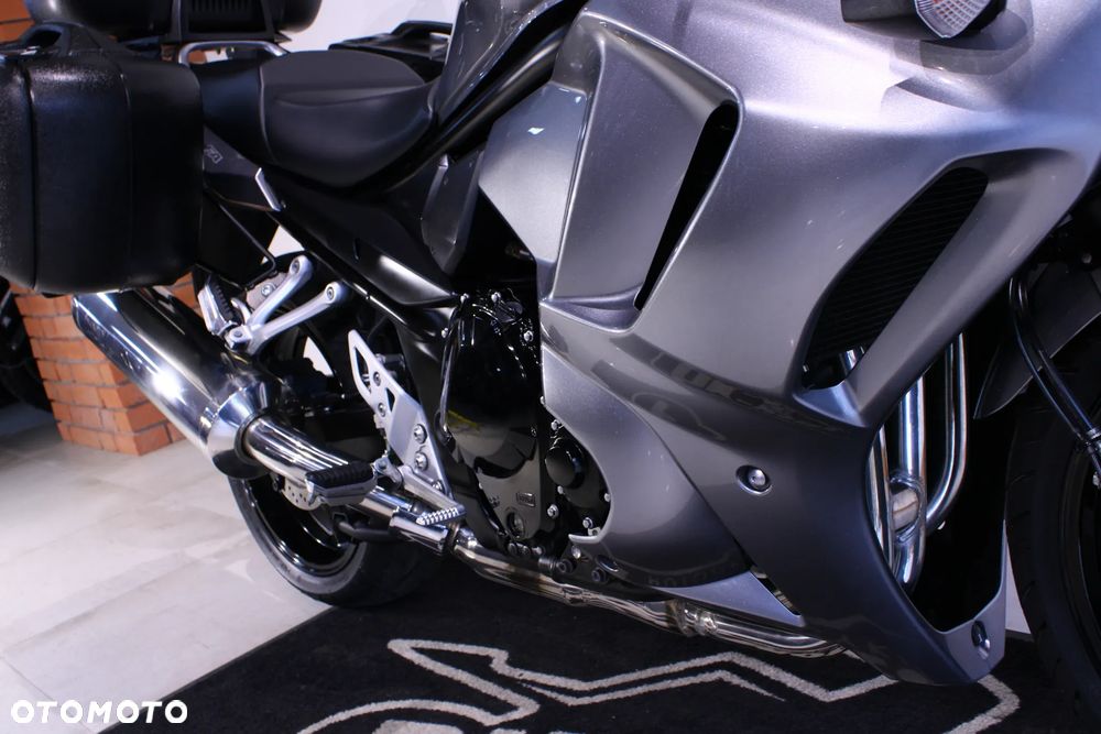 Suzuki GSX - 26