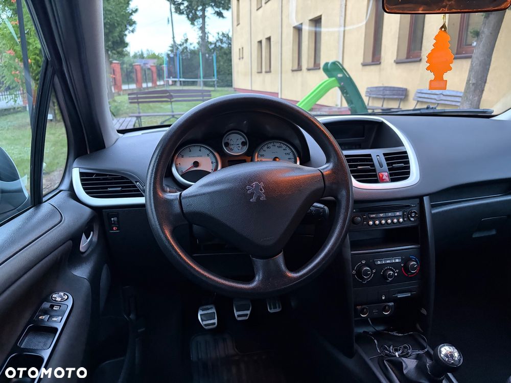 Peugeot 207 75 Millesim 200 - 29