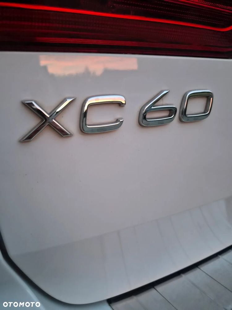 Volvo XC 60 B4 D AWD Momentum Pro - 24