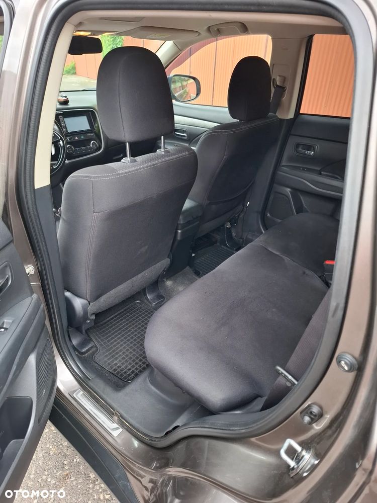 Mitsubishi Outlander 2.2 DID Instyle Navi 4WD - 7