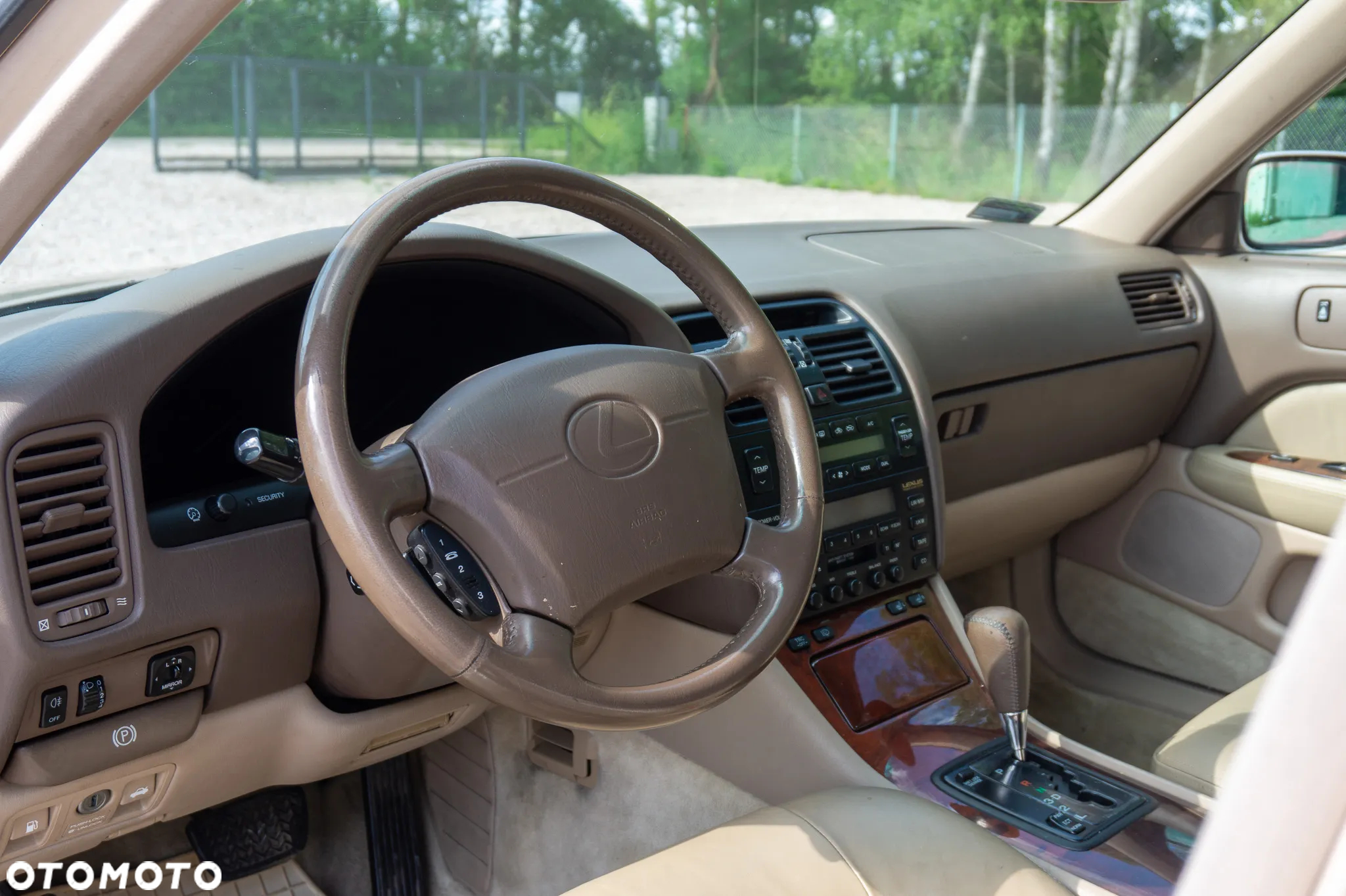 Lexus LS 400 - 24