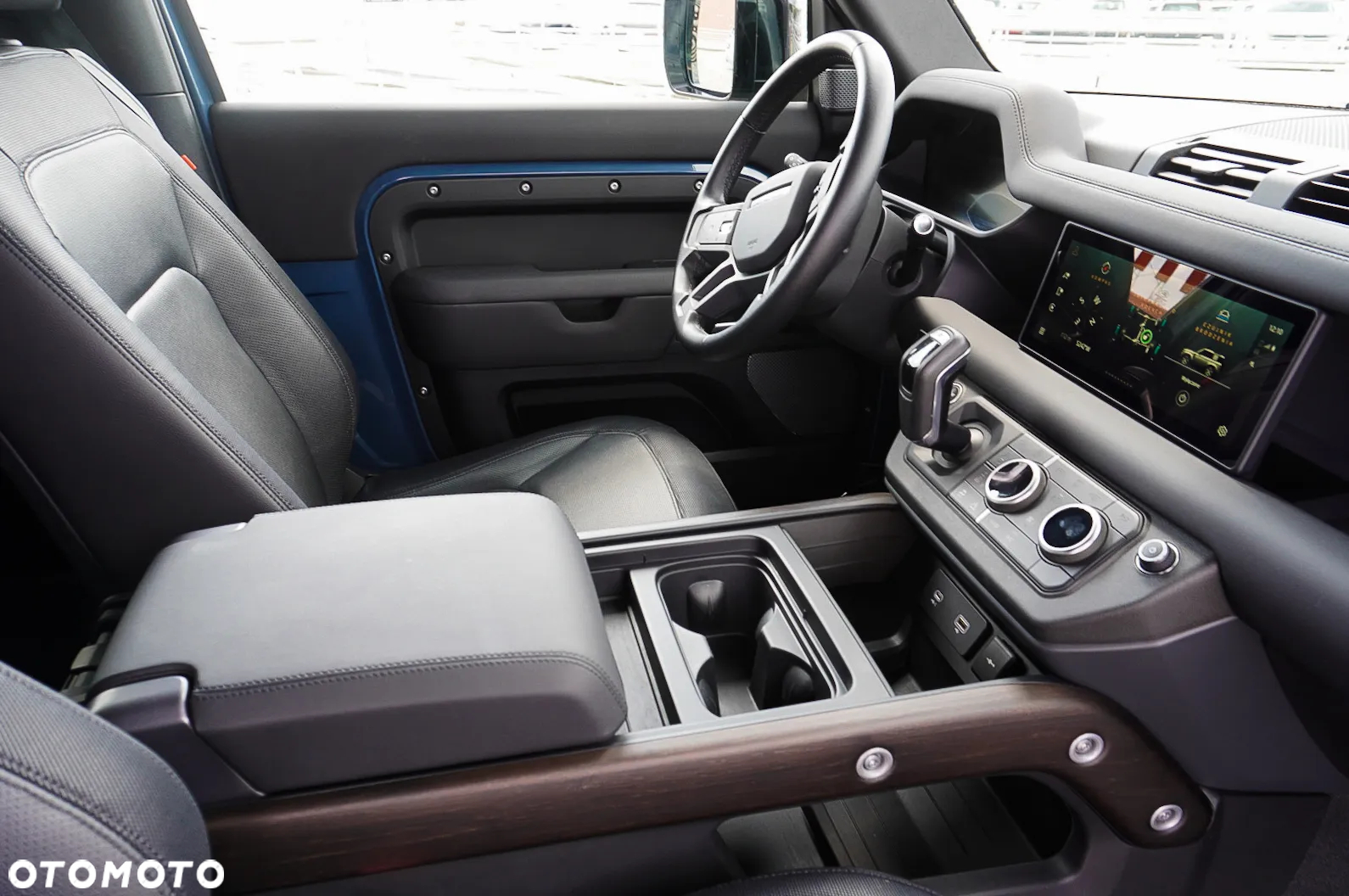 Land Rover Defender 90 2.0 D240 SE - 11