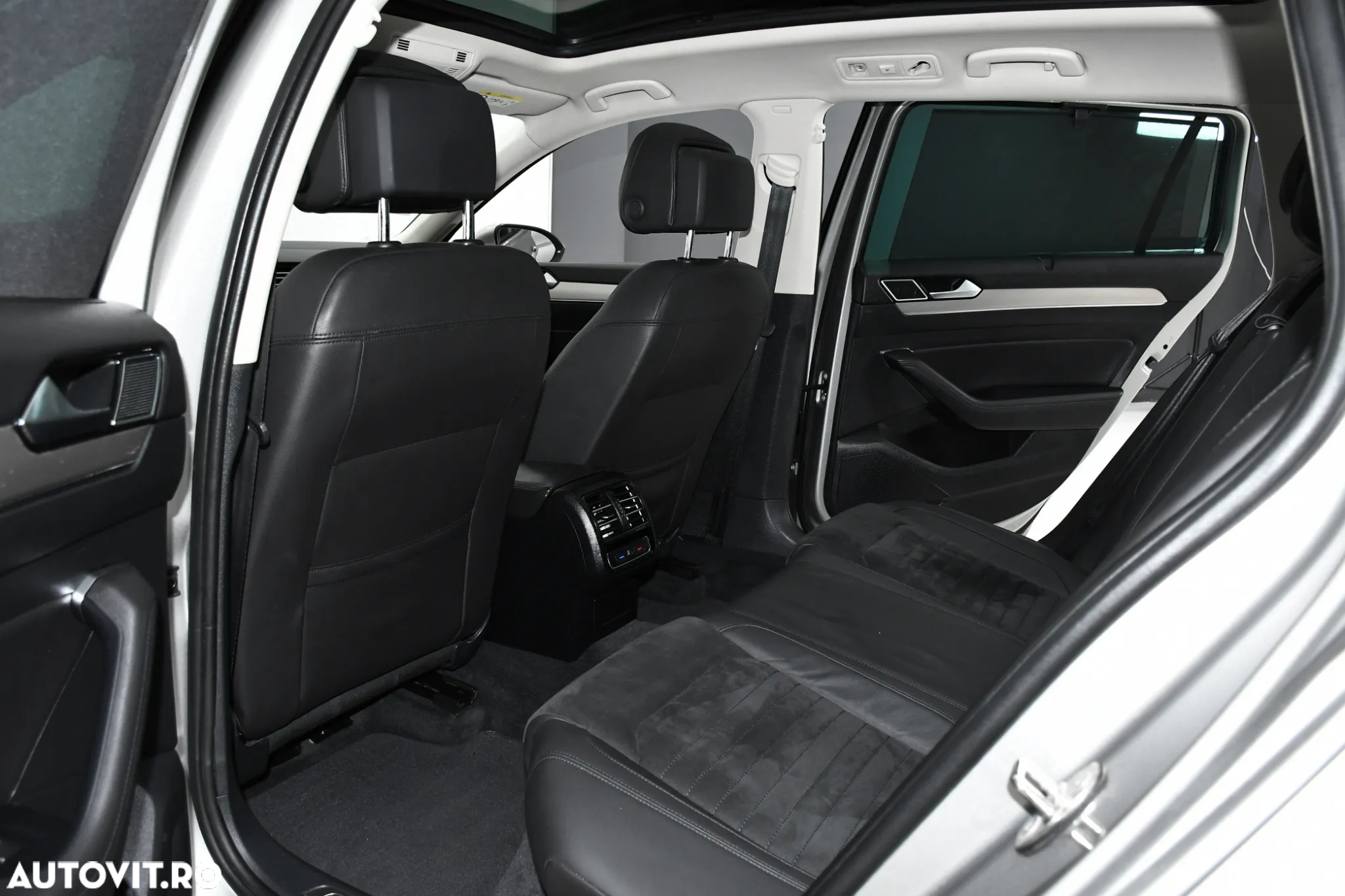 Volkswagen Passat 2.0 TDI DSG Highline - 18